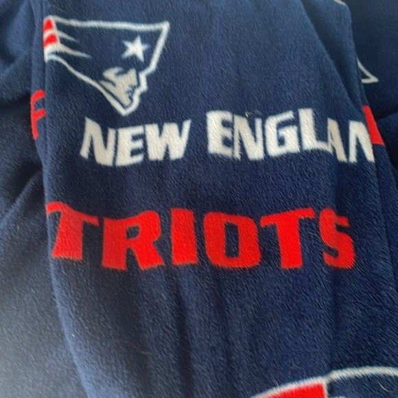 New England Patriots Fleece Onesie - Picture 3 of 4